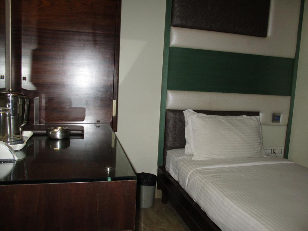 Hotel Sapna Мумбаї Екстер'єр фото
